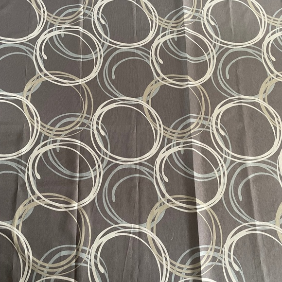 Shower curtain with matching soap dish and water glass - Picture 2 of 4